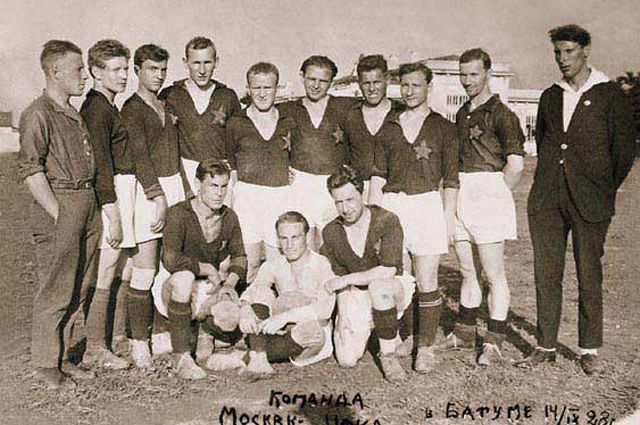 Футболисты ОППВ на сборах в Батуми. 1928 год.