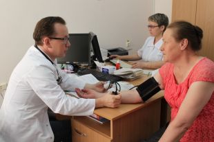 Врачи
