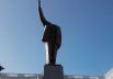 В Харькове снесли три памятника Ленину