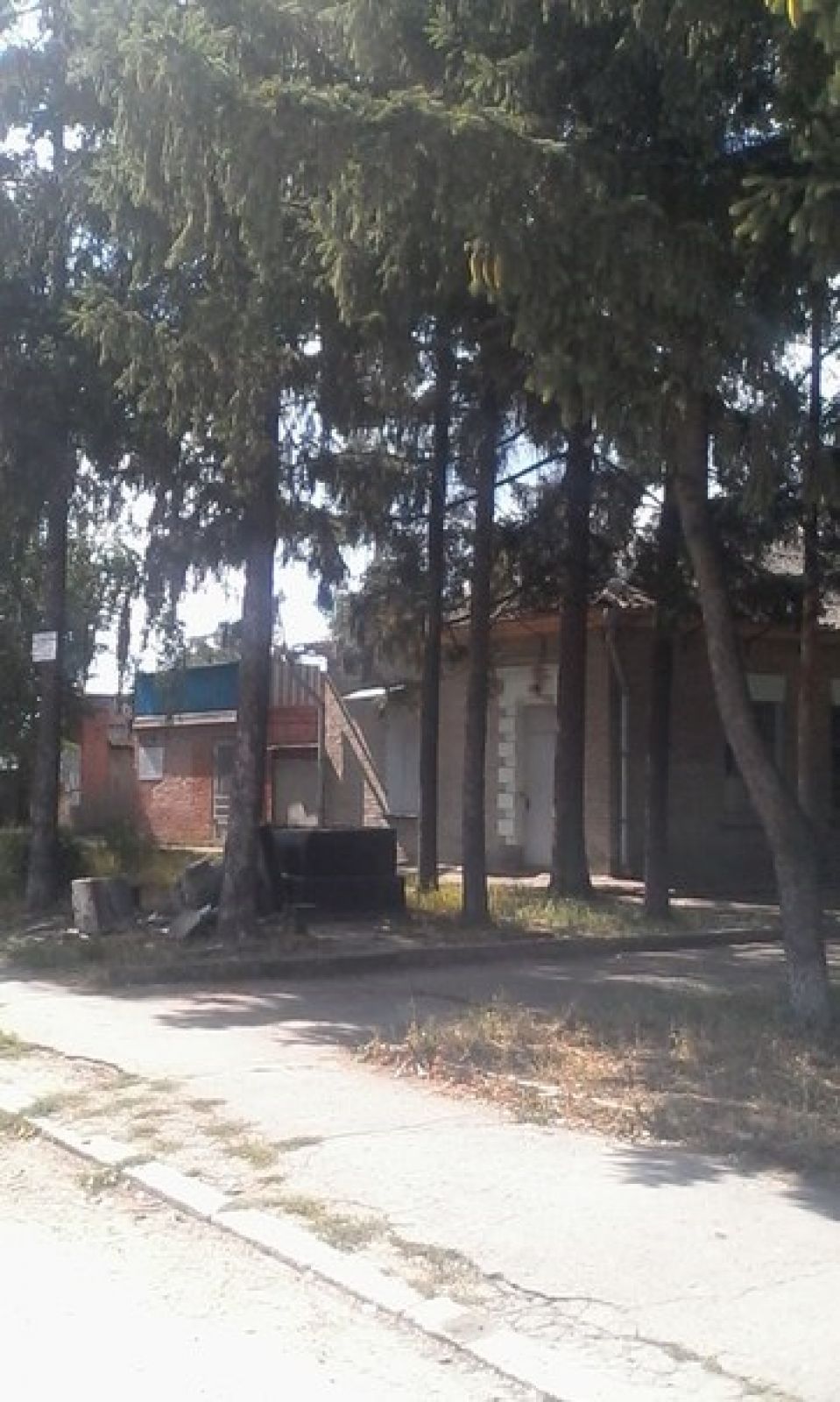 В Харькове снесли три памятника Ленину