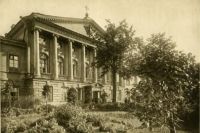 В 1779 году на набережной реки Фонтанки открылась первая городская общедоступная больница, получившая название Обуховской.