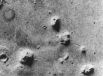 В 1976 году НАСА обнародовало снимки интересной марсианской горы, сверху напоминающей человеческое лицо. Фотографии были сделаны космическим аппаратом «Викинг 1». 