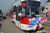 Трамвай №10, украшенный воздушными шариками, отправился по привычному маршруту в два часа дня.