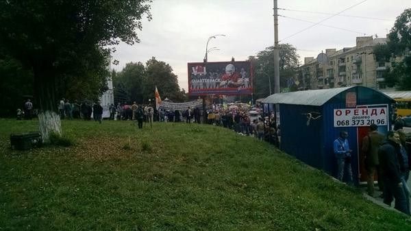 Под Минобороны в Киеве митингующие перекрыли Воздухофлотский проспект