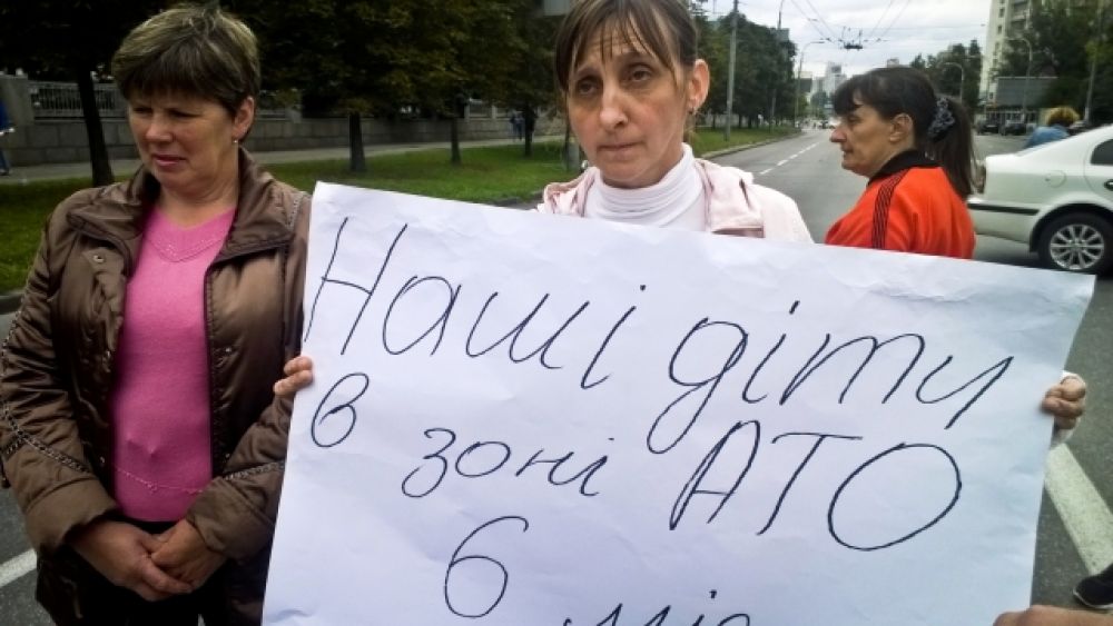 Под Минобороны в Киеве митингующие перекрыли Воздухофлотский проспект