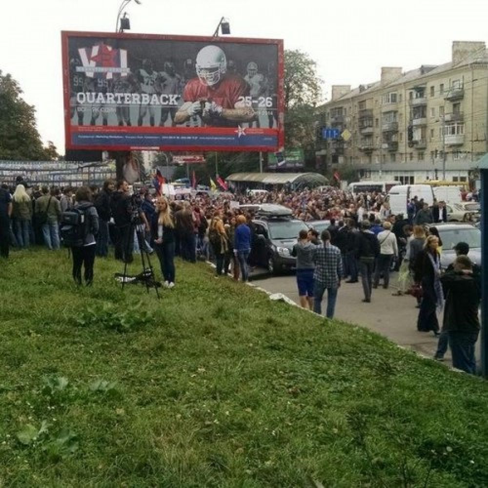 Под Минобороны в Киеве митингующие перекрыли Воздухофлотский проспект