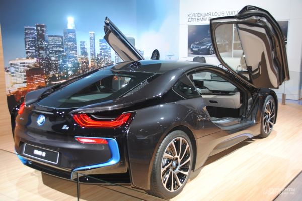 На ММАС 2014 компания BMW представит самые последние новинки своей модельной гаммы, включая новинки: лидера сегмента SAV - Sport Activity Vehicle BMW X3 и спорткупе для активного отдыха (SAC – Sports Activity Coupe) BMW X4..