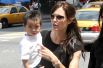 К этому времени у Джоли уже был сын Мэддокс, усыновленный актрисой в 2002 году в Камбодже еще грудным, и дочь Захара, которую Джоли удочерила летом 2005 года в Эфиопии. В это время Питт был женат на актрисе известного американского телесериала «Друзья» Дженнифер Энистон. 