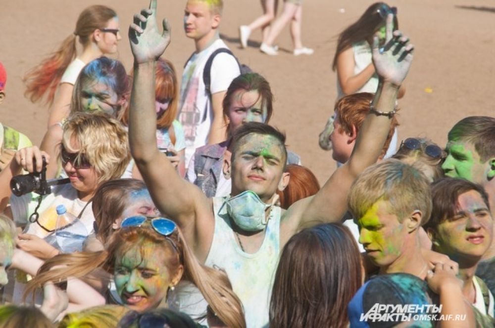 Фестиваль красок состоялся в Омске.