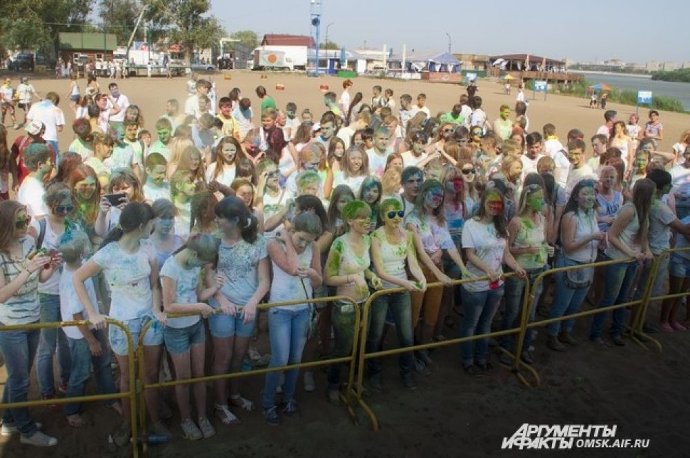 Фестиваль красок состоялся в Омске.