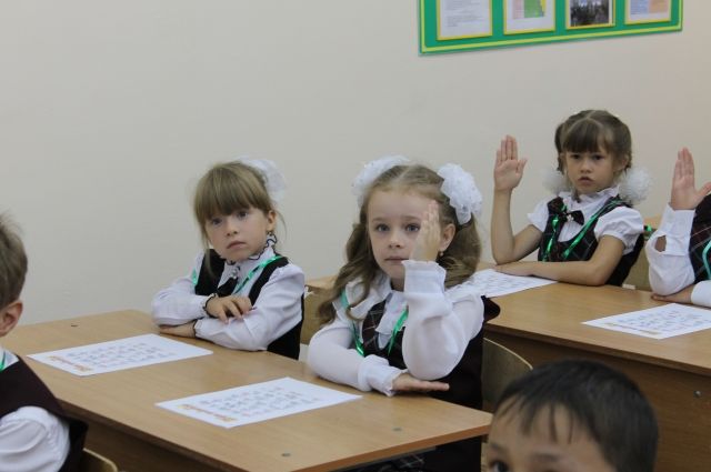 Омские дети пошли в школу.