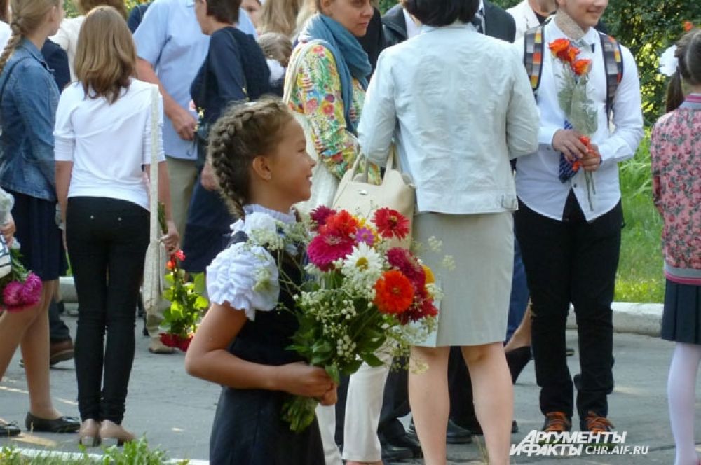 Традиционный подарок учителям – букет цветов