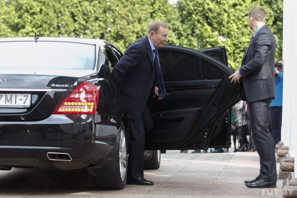 Второй президент Украины Леонид Кучма на переговорах в Минске