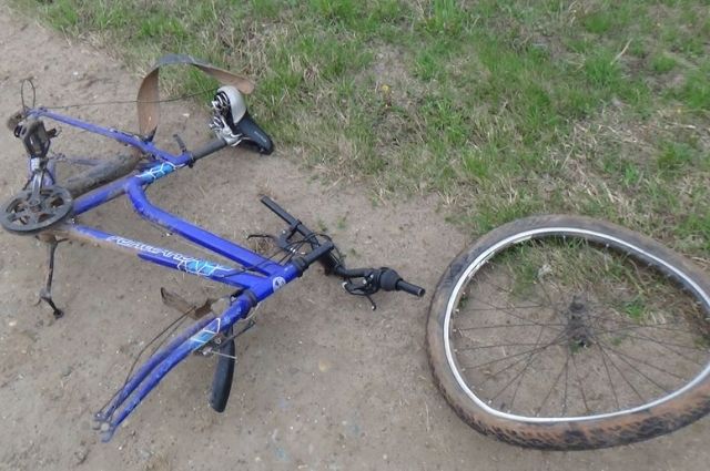 Велосипедиста сбила машина.