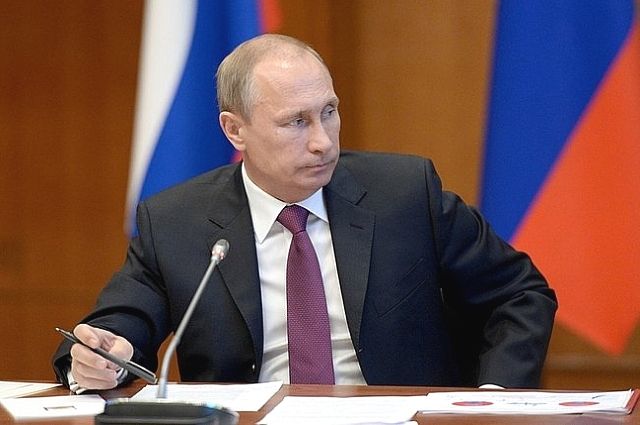 Президент России Владимир Путин на совещании по вопросам государственной поддержки приоритетных инвестиционных проектов. 