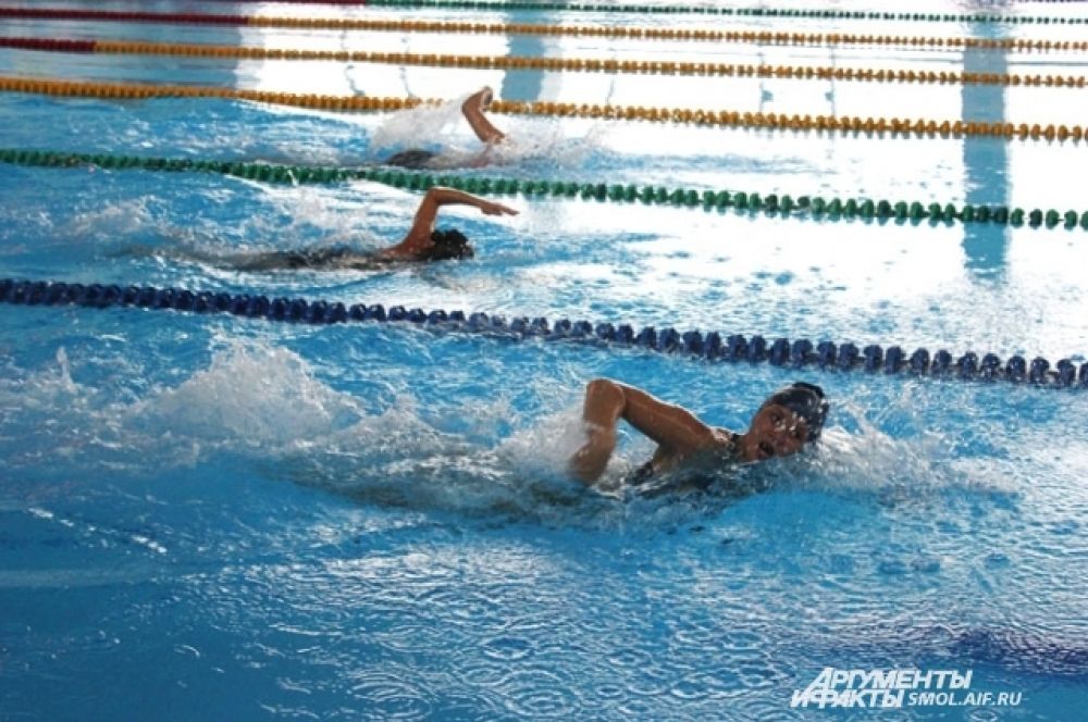 Плавание на дистанцию 50 метров: время и у мужчин, и у женщин учитывается только для претендентов на золотой знак ГТО.