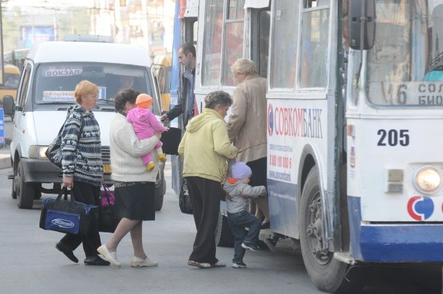 В Омске столкнулись два автобуса и маршрутка.