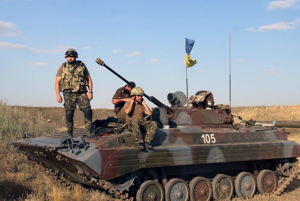 Батальон мехбригады 72 на бронетехнике отправился в зону АТО