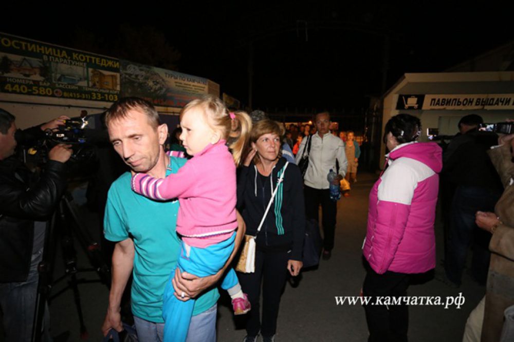 В числе вновь прибывших есть и школьники.