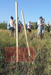 Под Бердянском местные жители строят укрепления