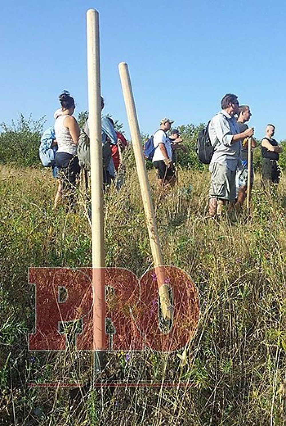 Под Бердянском местные жители строят укрепления