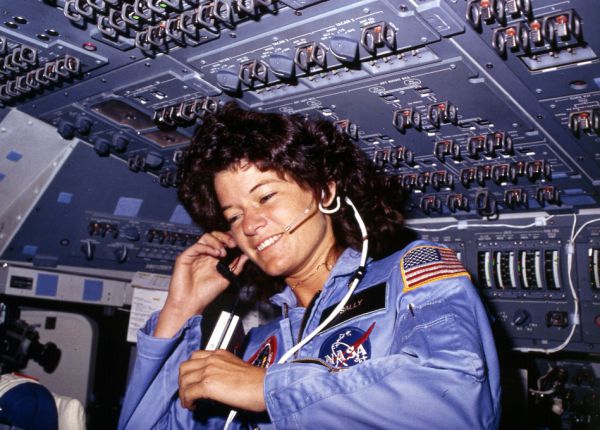 Американка Салли Райд стала третьей по счету женщиной-космонавтом, совершив два полета: в 1983 и 1984 годах.