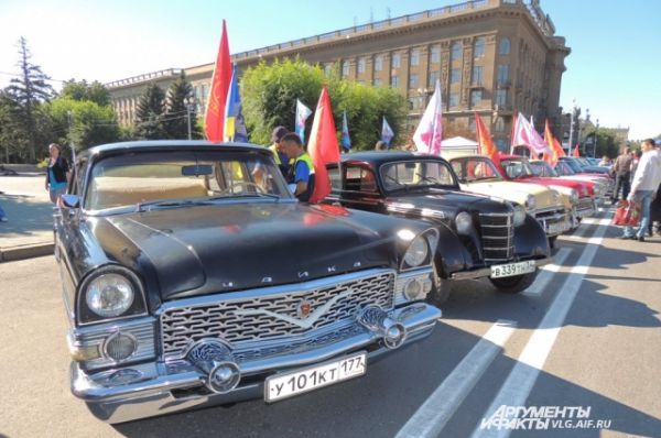 «Чайка». На таком автомобили передвигались в эпоху СССР чиновники высшего звена.