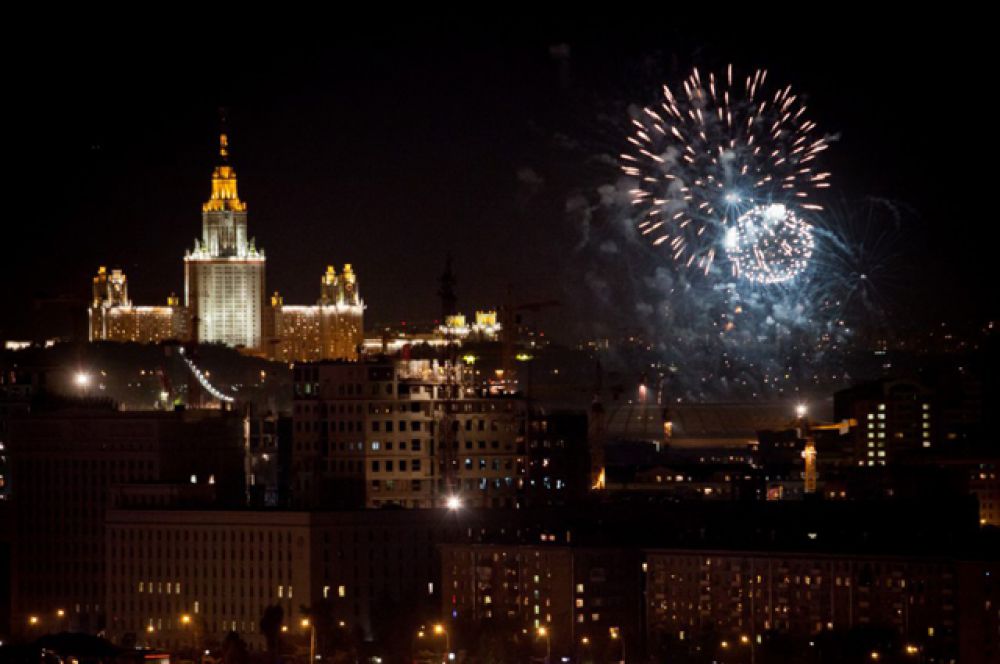 Салют над москвой фото