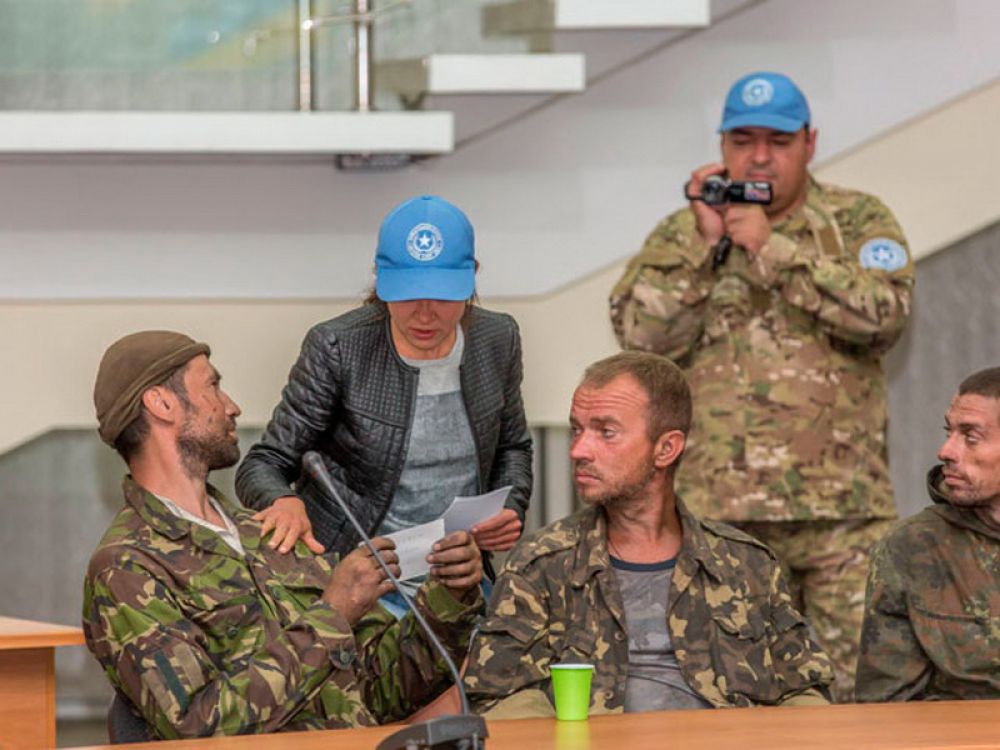 15 освобожденных украинских военных прибыли в Днепропетровск