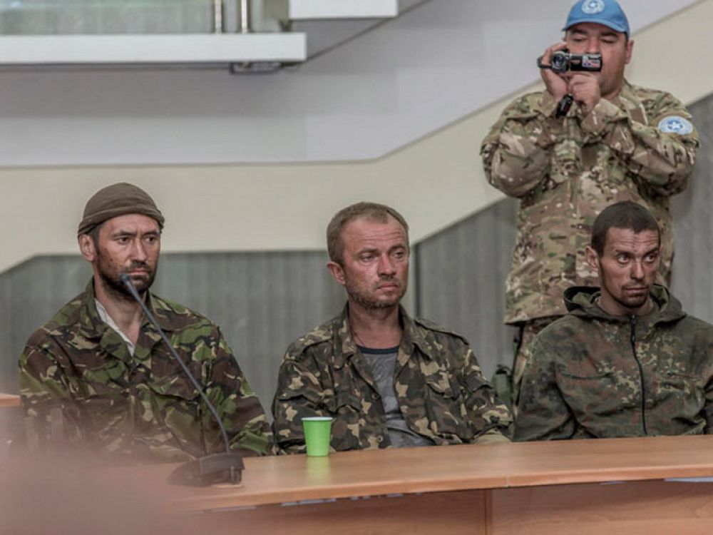 15 освобожденных украинских военных прибыли в Днепропетровск