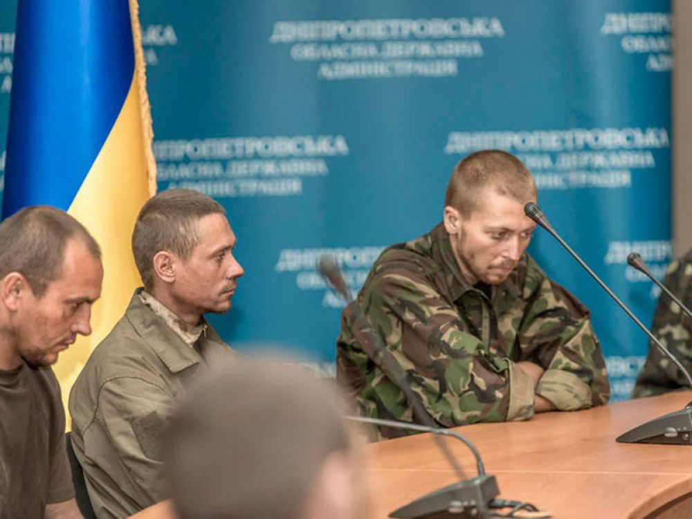 15 освобожденных украинских военных прибыли в Днепропетровск