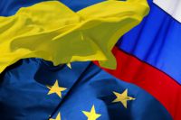 Флаги Украины, ЕС и РФ