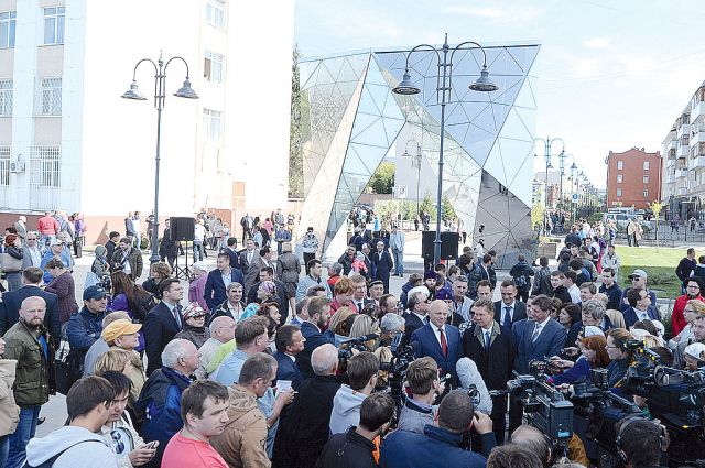 На открытие обновленной улицы Чокана Валиханова пришли не только ее жители, но и почетные гости.
