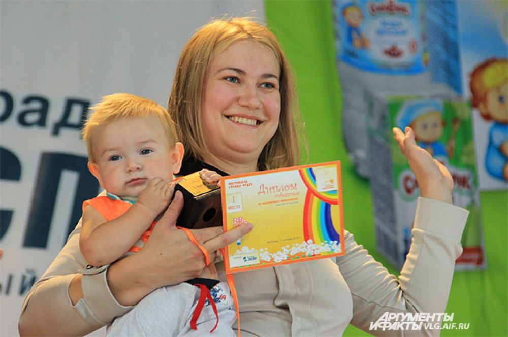 Андрей с мамой 1 место в категории 9-10 месяцев.