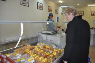 Цены на продукцию из курицы в последнее время удивляют омичей.