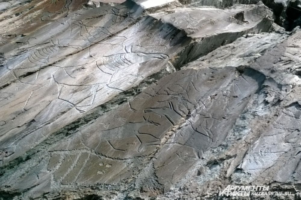 Скала с петроглифами дала начало первому в Сибири музеефицированному памятнику наскального искусства.