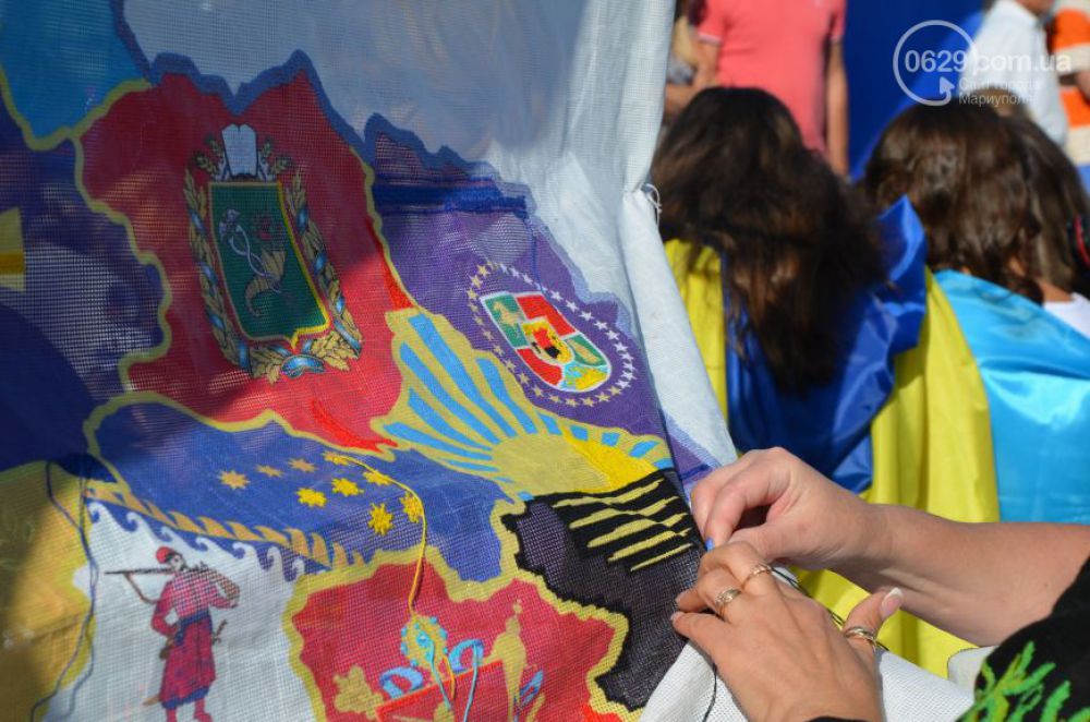 В Мариуполе вышили карту Украины