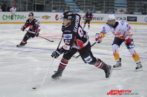Хоккейный матч «Омские ястребы»-«Стальные лисы». 