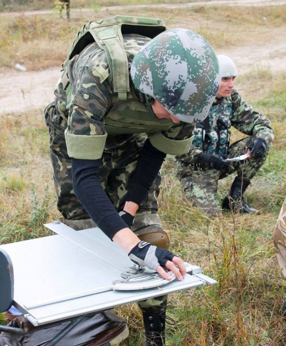 Украинские военные учатся стрелять из гаубиц