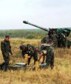 Украинские военные учатся стрелять из гаубиц