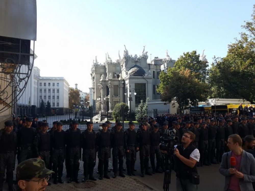 «Экзамен» на верность для Яценюка, «Правый сектор» под АП