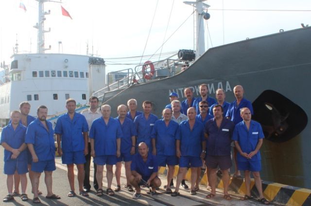 Экипаж «Антарктиды» в Камрани