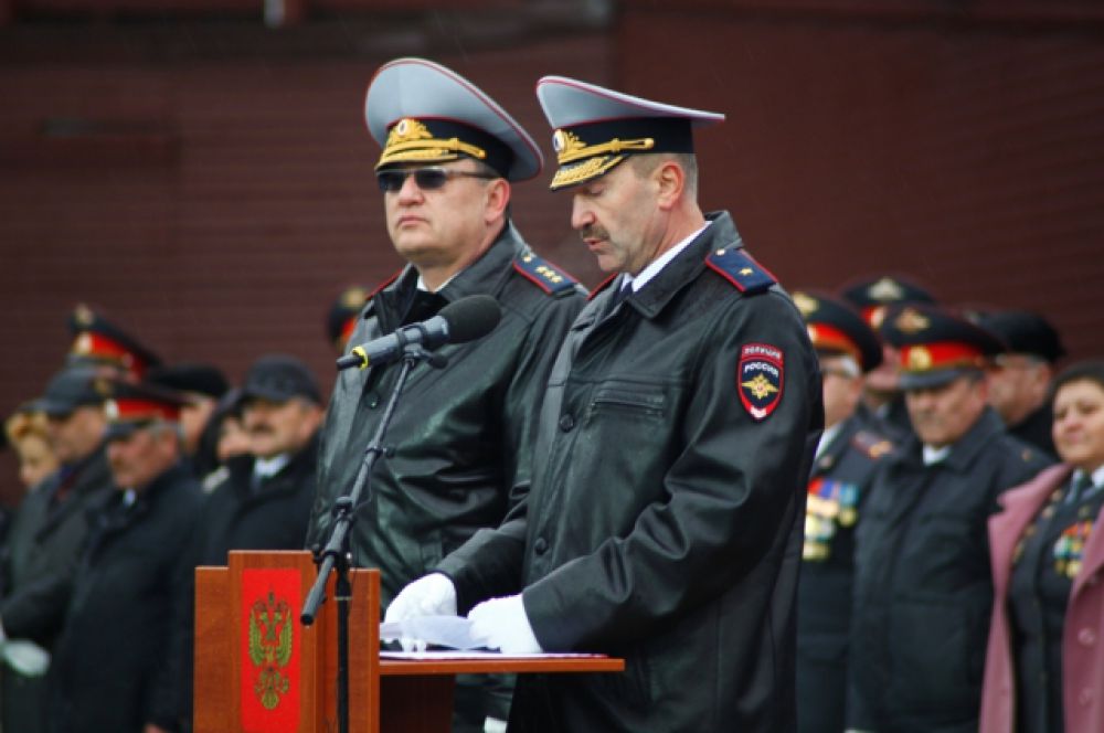 Начальник УМВД России по Югре Василий Романица выступил с речью.