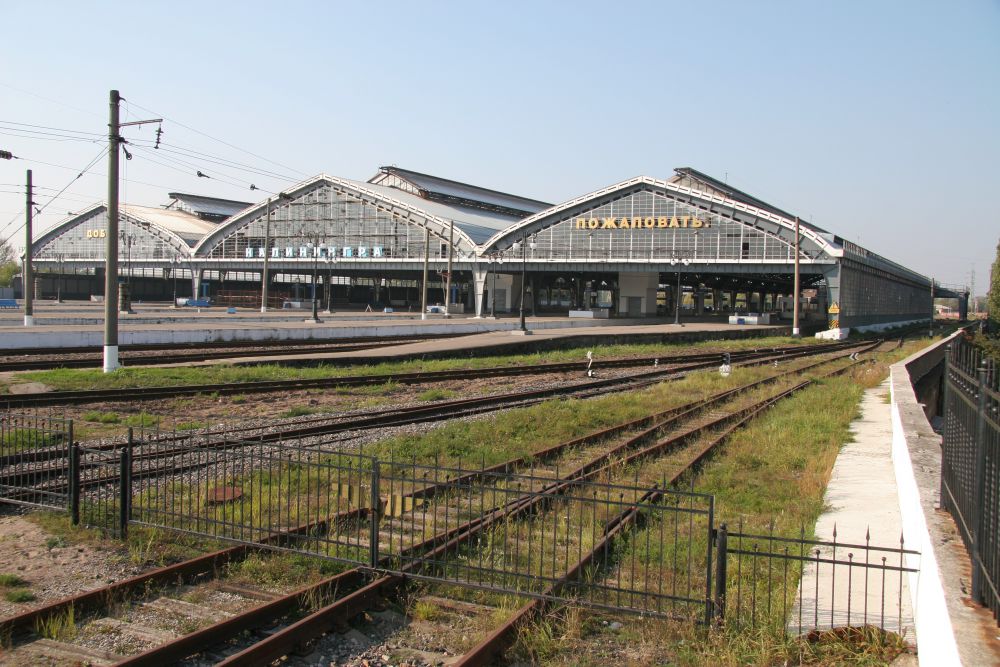 В послевоенные годы началось восстановление вокзала. Основные строительные работы выполнял коллектив дистанции гражданских  сооружений Калининградского  отделения Прибалтийской дороги. Восстановленный вокзал был введен в эксплуатацию в начале ноября 1949 года.