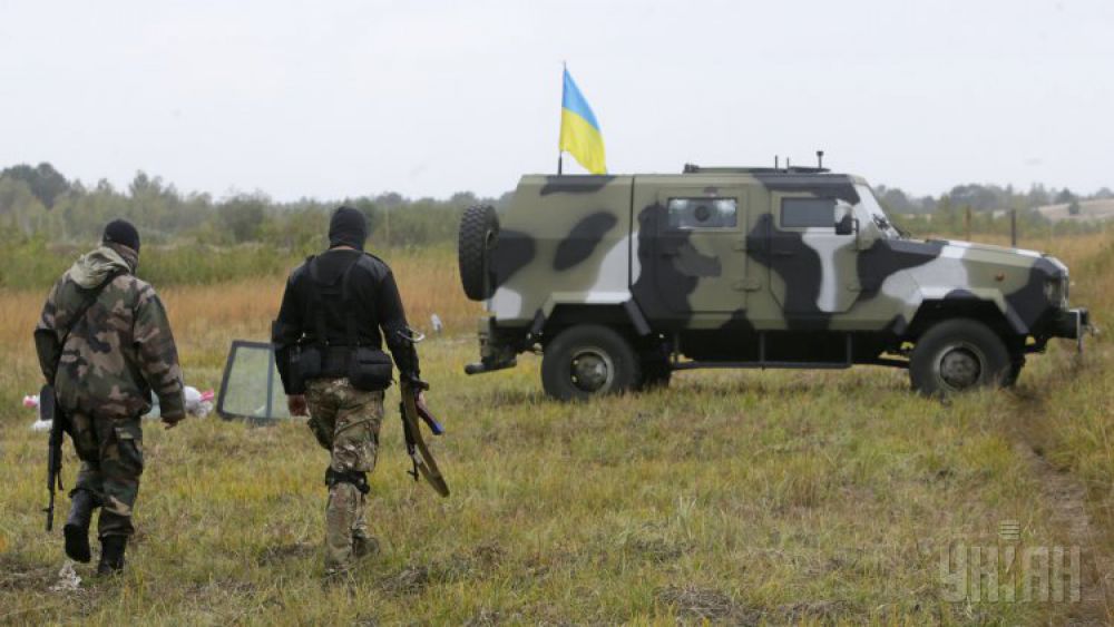 Под Киевом демонстративно обстреляли бронетехнику для сил АТО