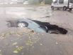 В Днепропетровске автомобиль провалился под асфальт