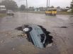 В Днепропетровске автомобиль провалился под асфальт