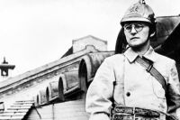 Дмитрий Шостакович на занятиях по тушению авиабомб. Ленинград, июль 1941 год
