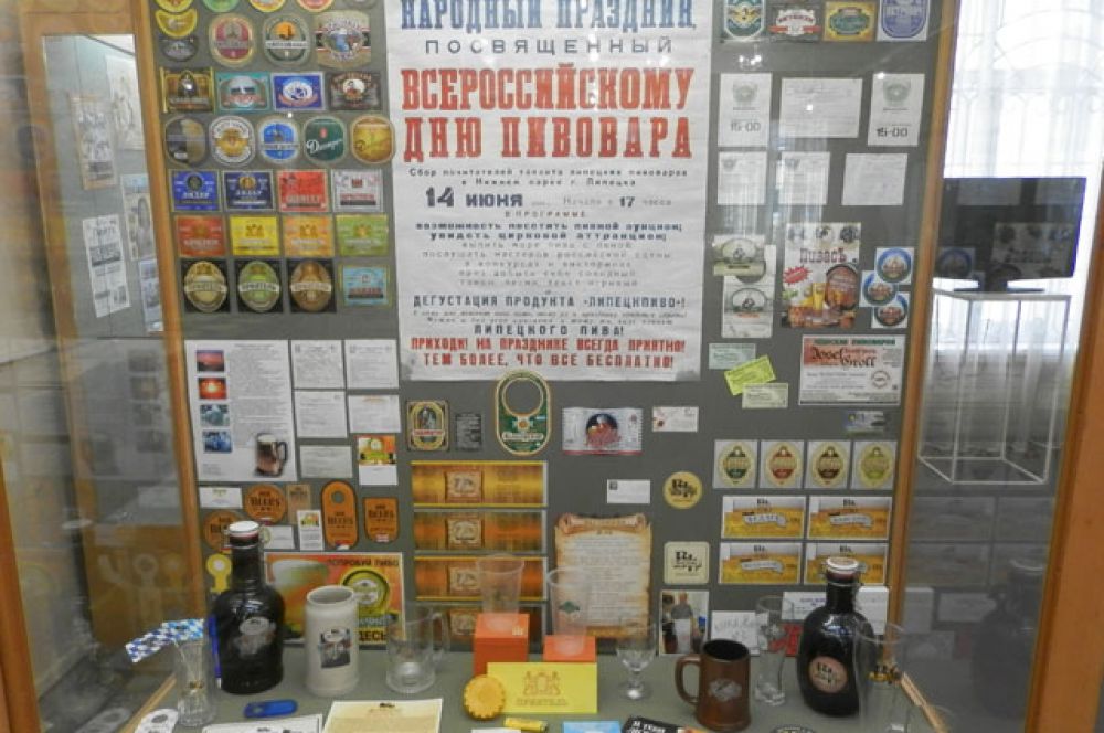 Витрина, посвящённая пивзаводам Липецкого края