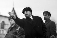 Михаил Ульянов в роли В. И. Ленина во время съемок фильма «Карл Либкнехт». 1965 г.